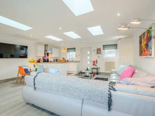 2 bedroom accommodation in Caldercruix, near Airdrie