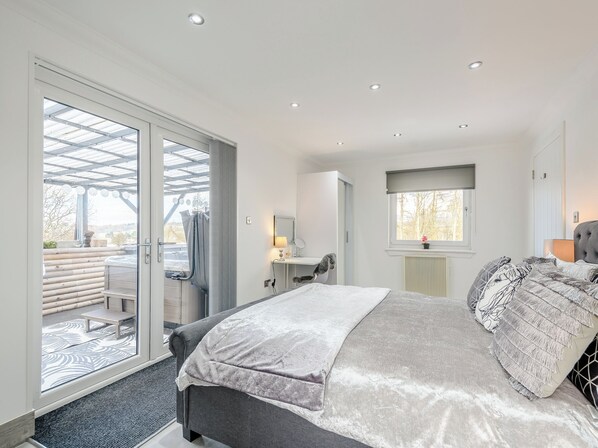 2 bedrooms, free WiFi, bed sheets, wheelchair access - 2 bedroom accommodation in Caldercruix, near Airdrie (Caldercruix, near Airdrie)