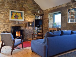 Fireplace, Netflix, streaming services - 1 bedroom accommodation in Near Ladybank, Cupar (Near Ladybank, Cupar)