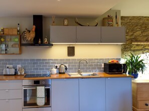 Oven, dishwasher, freezer - 1 bedroom accommodation in Near Ladybank, Cupar (Near Ladybank, Cupar)