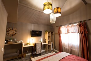 1 bedroom, desk, soundproofing, WiFi
