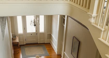 Suite 318 | Spacious, Modern Downtown Suite