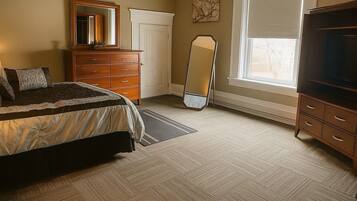 3 chambres, bureau, fer et planche Ă repasser, lit parapluie