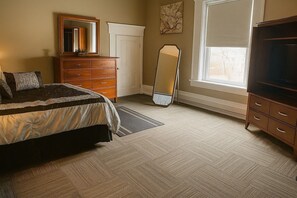 3 bedrooms, desk, iron/ironing board, travel crib