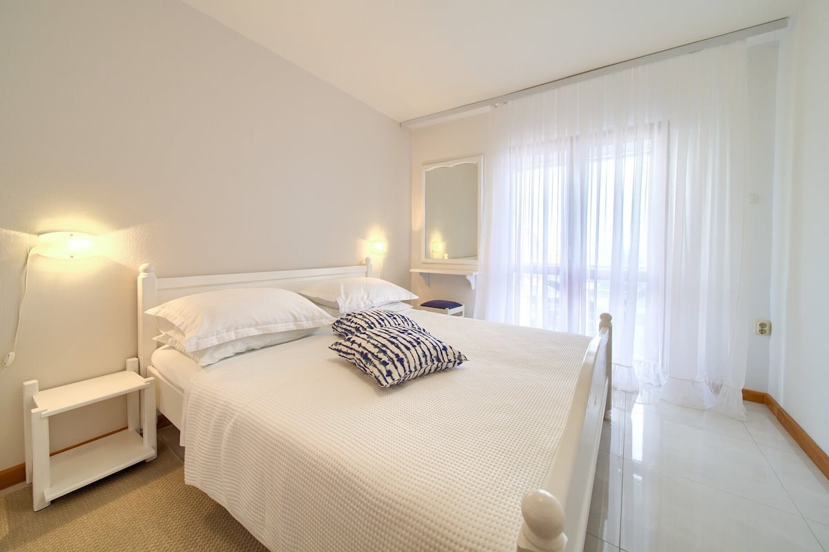 Basic-Apartment (2) | Allergikerbettwaren, Bügeleisen/Bügelbrett, kostenloses WLAN, Bettwäsche