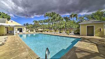 Een verwarmd zwembad