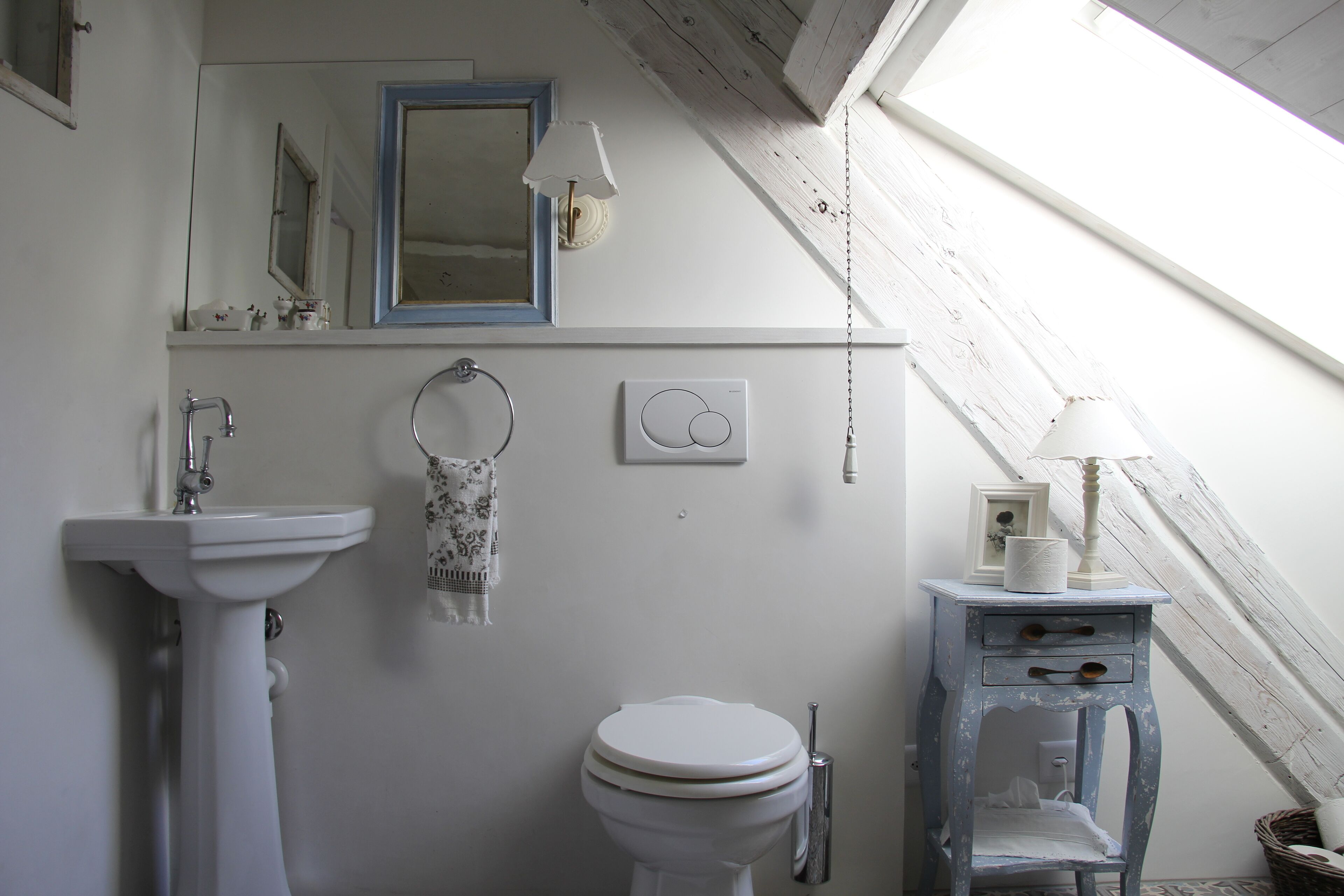 淋浴设施、毛巾、肥皂、卫生纸