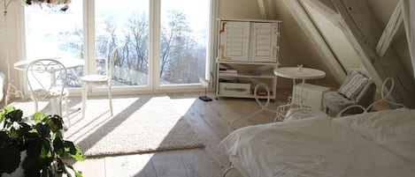 Decoración personalizada, muebles diferentes y escritorio