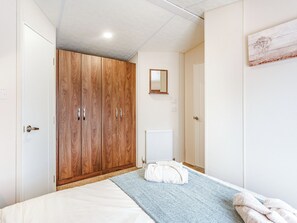 2 bedrooms, free WiFi, bed sheets - 2 bedroom accommodation in Mey, near Thurso (Mey, near Thurso)