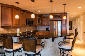 Condo, 2 Bedrooms | Private kitchen