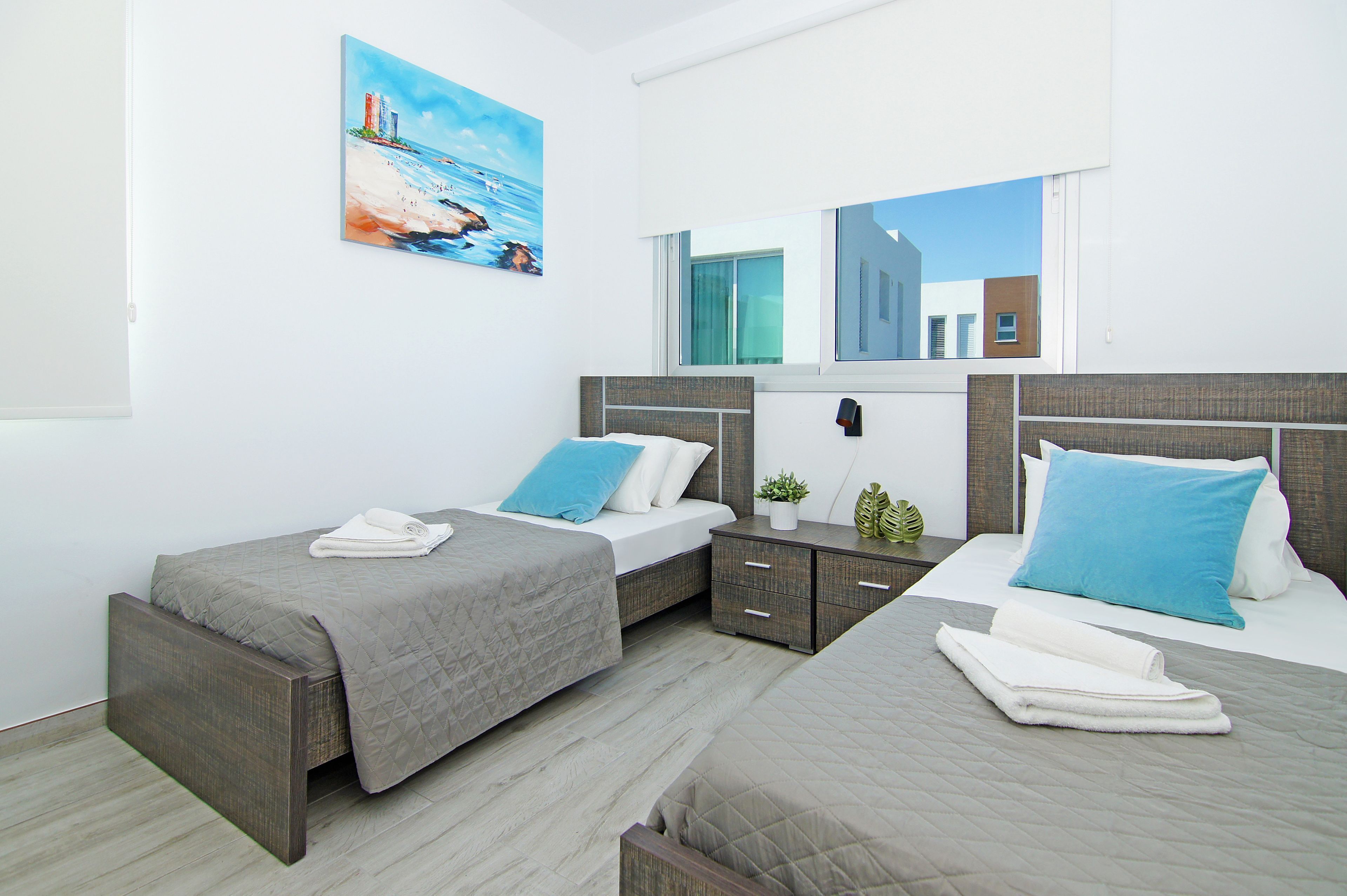 3 bedrooms, iron/ironing board, internet, bed sheets