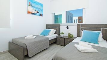 3 habitaciones, tabla de planchar con plancha, internet y ropa de cama