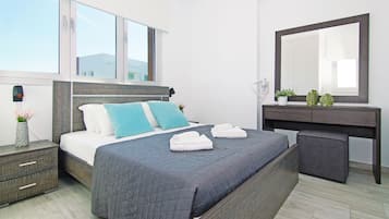 3 bedrooms, iron/ironing board, internet, bed sheets