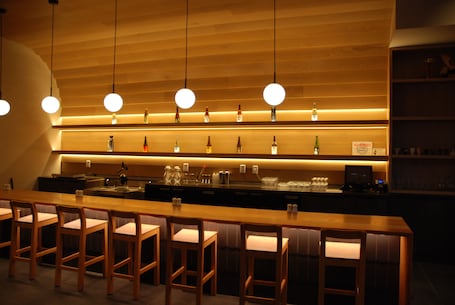 Bar (on property). Cedartree Hotel Portland Hillsboro