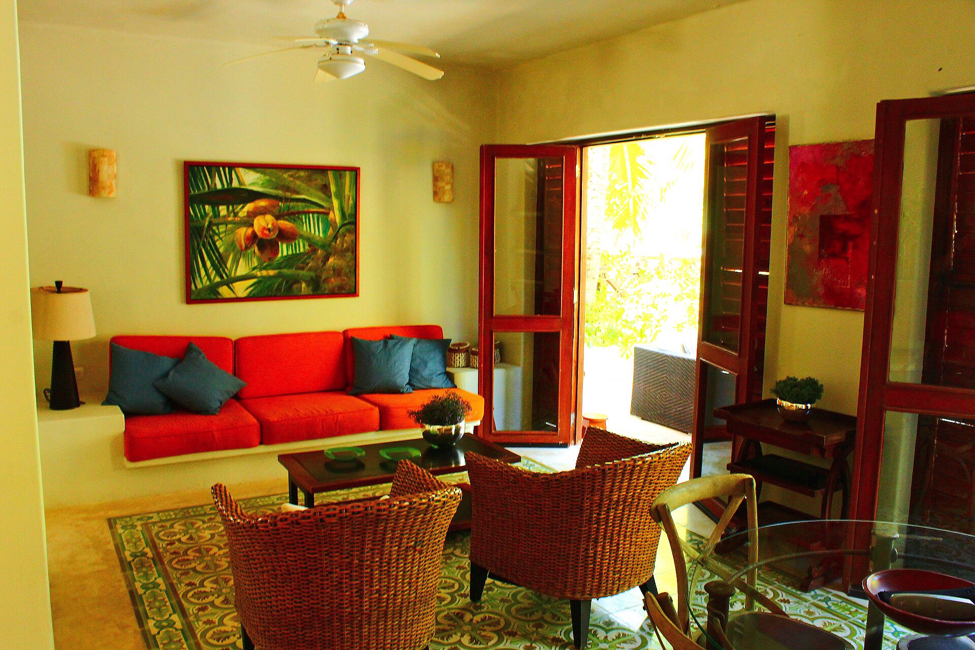 Biệt thự Cao cấp | Phòng khách | TV 32-inch có truyền hình cáp 