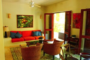 Luxury Villa | Living room | 32-inch TV with cable channels - Tulix Cay Luxury Ocean Front Villa (Chicxulub Pueblo)