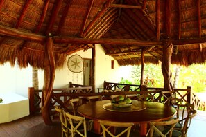 Outdoor dining - Tulix Cay Luxury Ocean Front Villa (Chicxulub Pueblo)