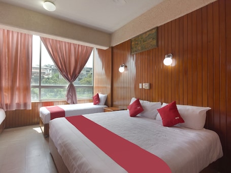 Economy Quadruple Room | Free WiFi, bed sheets