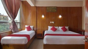 Habitación cuádruple económica | Wifi gratis y ropa de cama