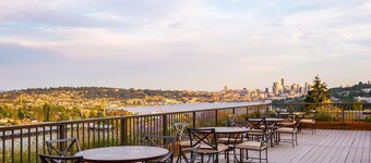 Free Breakfast. Pool Access. Suite Near Downtown.