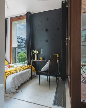 Iron/ironing board - P&O Kolejowa 3 (Warsaw)