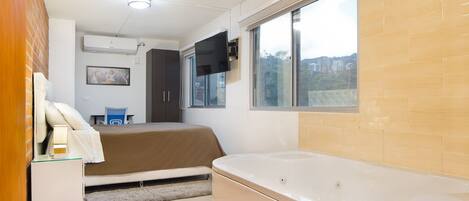 Caja de seguridad en la habitación y escritorio