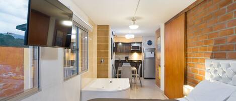 Coffres-forts dans les chambres, bureau, fer et planche à repasser