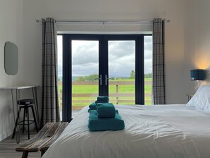 3 室のベッドルーム、WiFi (無料)、ベッドシーツ、車椅子でアクセスできる設備