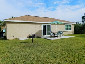 Outdoor dining - ~~Coastal Den of Zen by Megan~~ (Port St. Lucie)