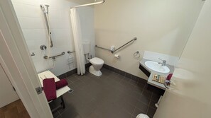 Deluxe Double Room | Bathroom | Shower, free toiletries, hair dryer, towels - Weipa Motel Resort (Rocky Point)