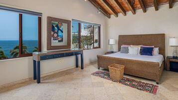 4 bedrooms, free WiFi, bed sheets