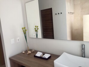 Dusche, Handtücher, Seife, Toilettenpapier