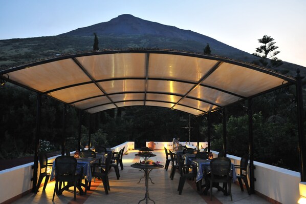 Free daily continental breakfast - Giardino Segreto (Lipari)