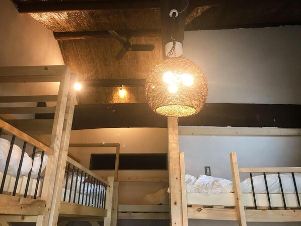 Iron/ironing board, free WiFi - Mad Cat Hostel Osaka & Bar (Osaka)