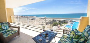 Outdoor dining - Relaxing Oceanfront Retreat | Encanto Living 0502 (Puerto Penasco)