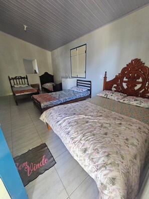 6 bedrooms, free WiFi, bed sheets