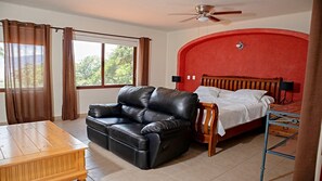 2 bedrooms, WiFi - Beautiful house in Chapala with an incredible garden with pool (Chapala)