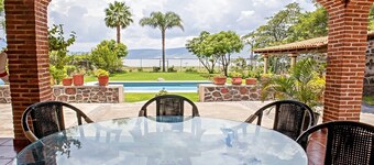 Mooi huis in Chapala met een ongelooflijke tuin met zwembad en jacuzzi