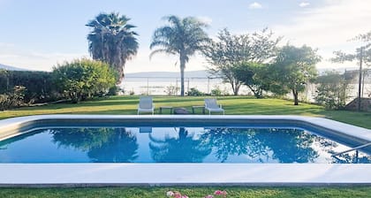 Beautiful house in Chapala with an incredible garden with pool