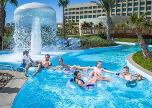 Een verwarmd zwembad