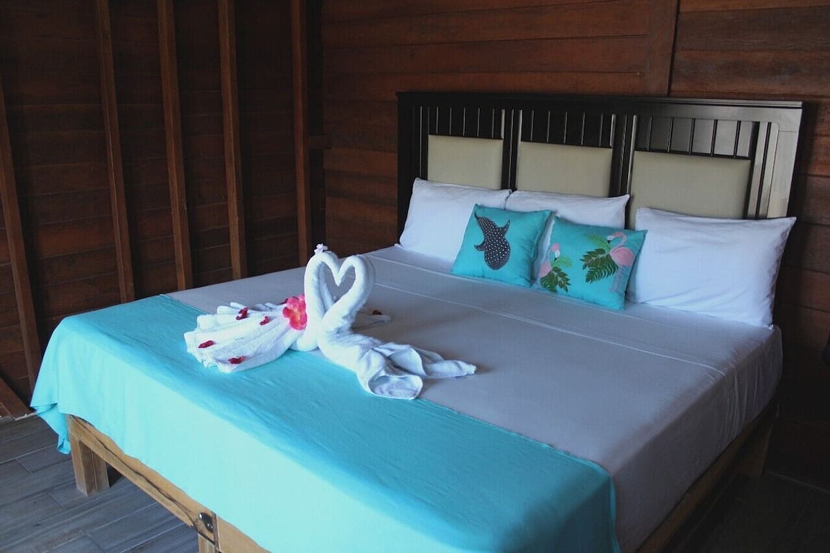 In-room safe, free WiFi, bed sheets