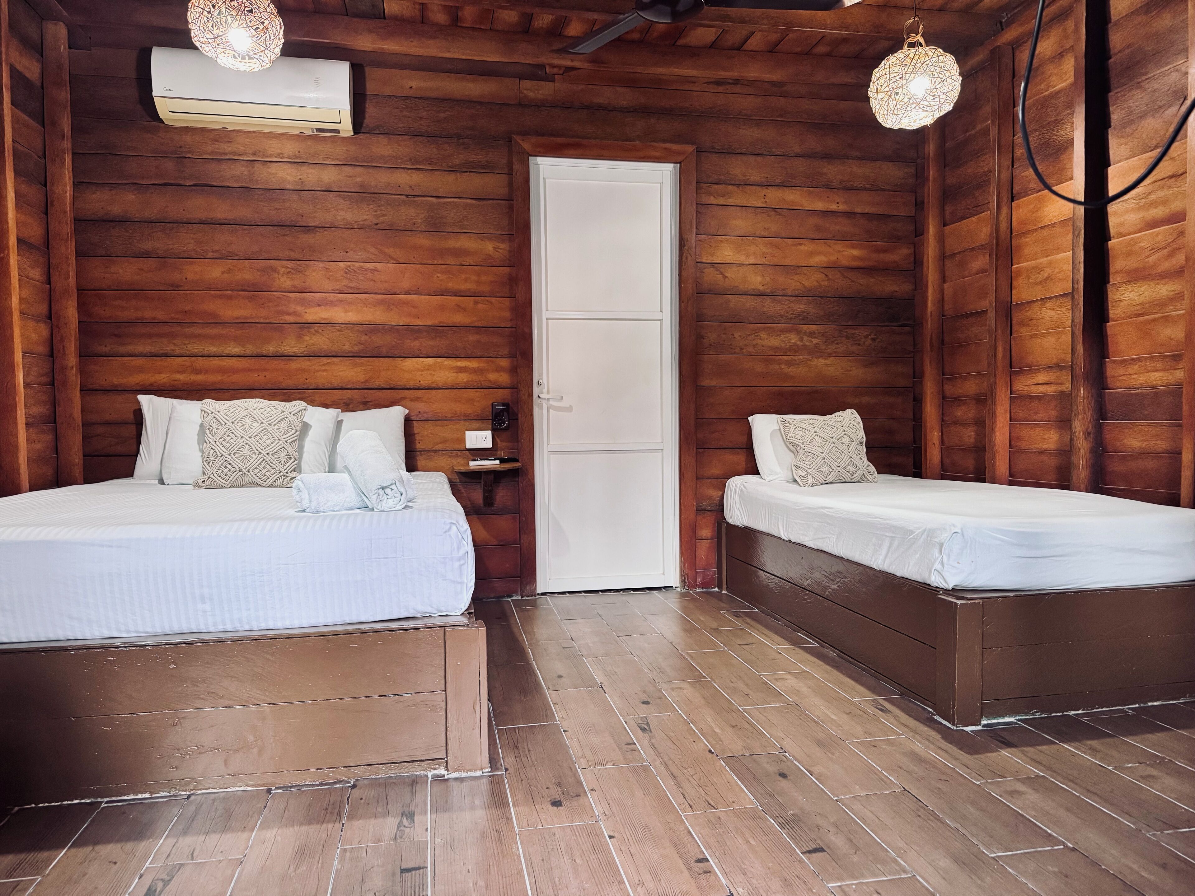 Tremannsrom | Safe på rommet, wi-fi (inkludert) og sengetøy