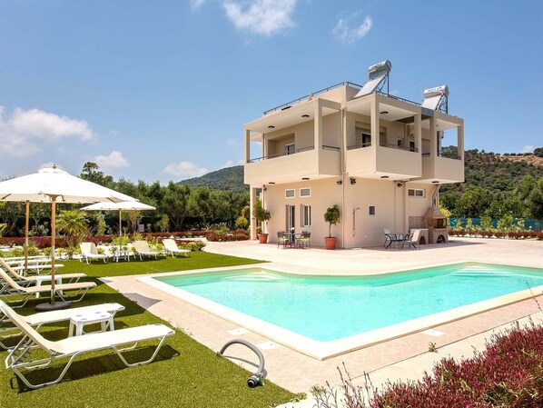 Outdoor pool - Green Orange Villa-A 5 persons organic Villa 6.5km from Platania center (chania)
