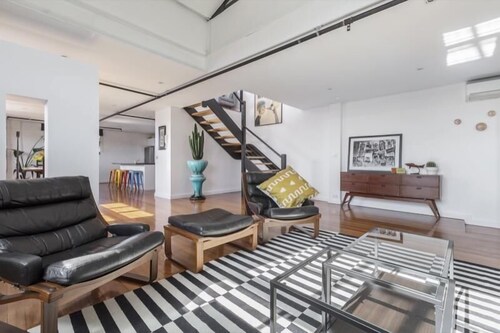 StayCentral - Fitzroy Converted Warehouse Penthouse - Rose St, Fitzroy - 2 Bedrooms, 2 Beds, 1 Bathrooms, 1 secure undercover park