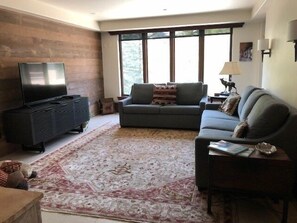 TV, fireplace, stereo - Luxurious 1BR+Loft - Ski-in/Ski-out Access to Beaver Creek by RedAwning (Beaver Creek)