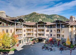 Exterior - Prime location inside Palisades Village.  Steps to Gondola. 1 Bdrm -sleeps 4 (Olympic Valley)