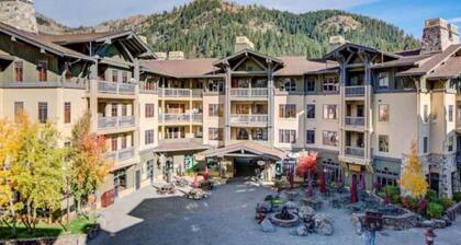 Prime location inside Palisades Village. Steps to Gondola. 1 Bdrm -sleeps 4