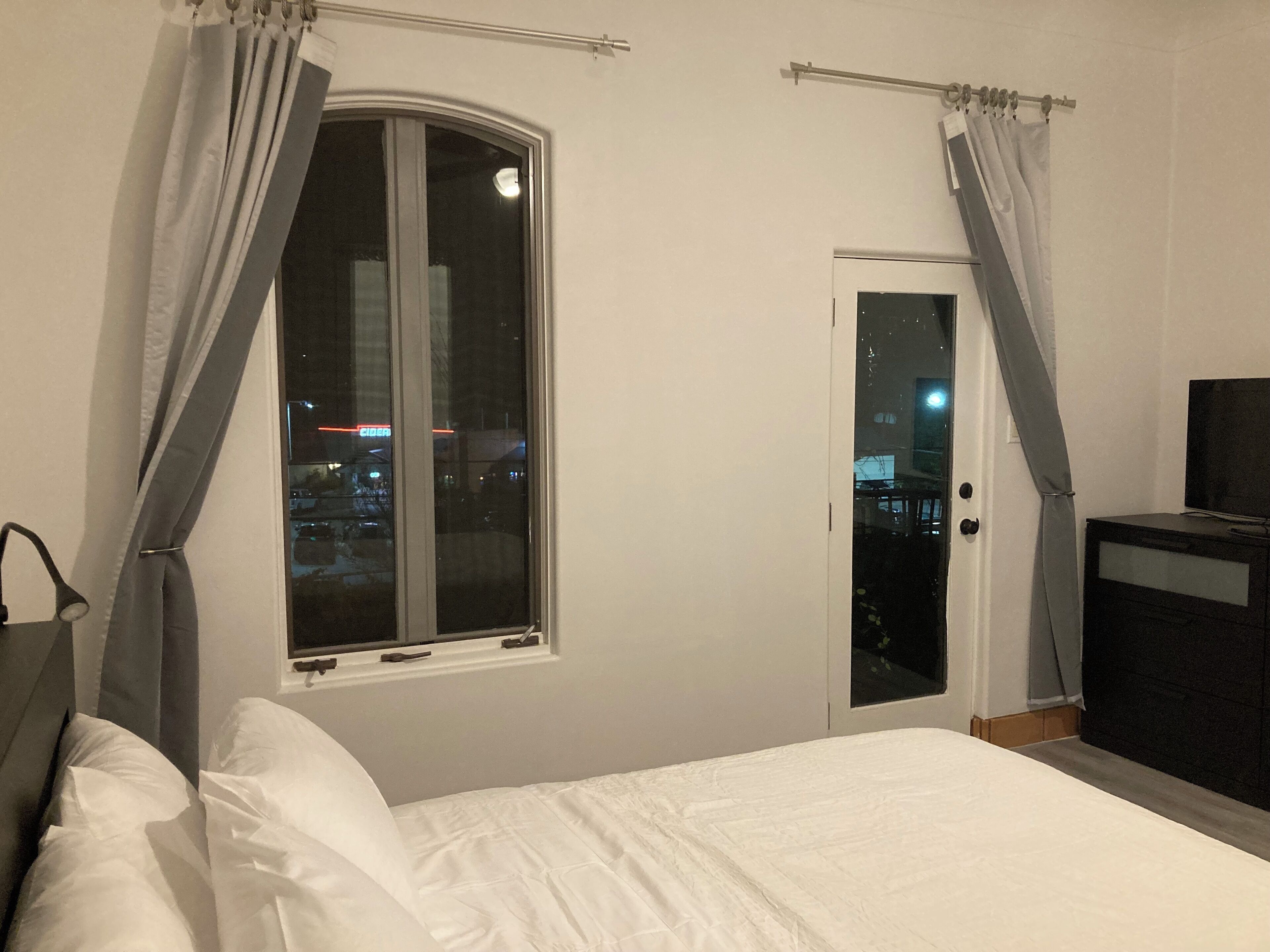 1 室のベッドルーム、アイロン / アイロン台、WiFi (無料)、ベッドシーツ