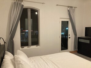 1 habitación, tabla de planchar con plancha, wifi gratis y ropa de cama 