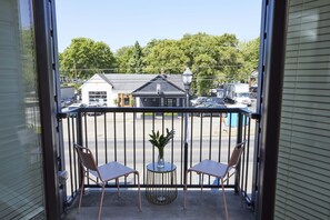 Signature Room | Balcony - OLIVER 12 South (Nashville)